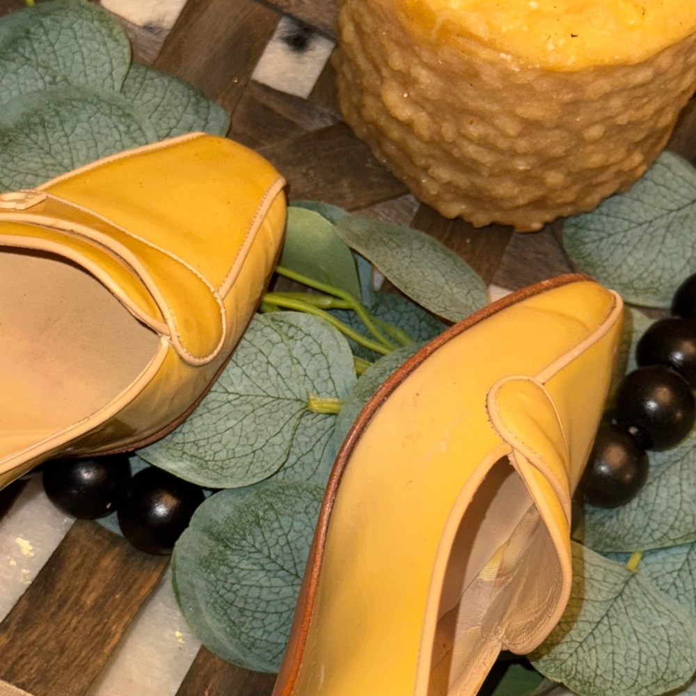 Salvatore Ferragamo Authentic Vintage Yellow Heeled Shoes - Picture 10 of 10